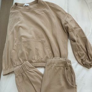 Oak and fort beige sweat pants and sweat pant set
